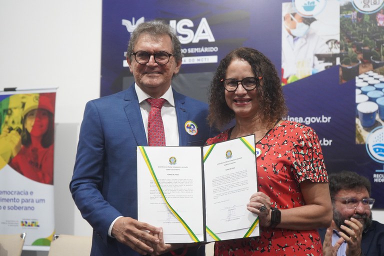 Dr. Etham Barbosa toma posse como diretor do INSA/MCTI