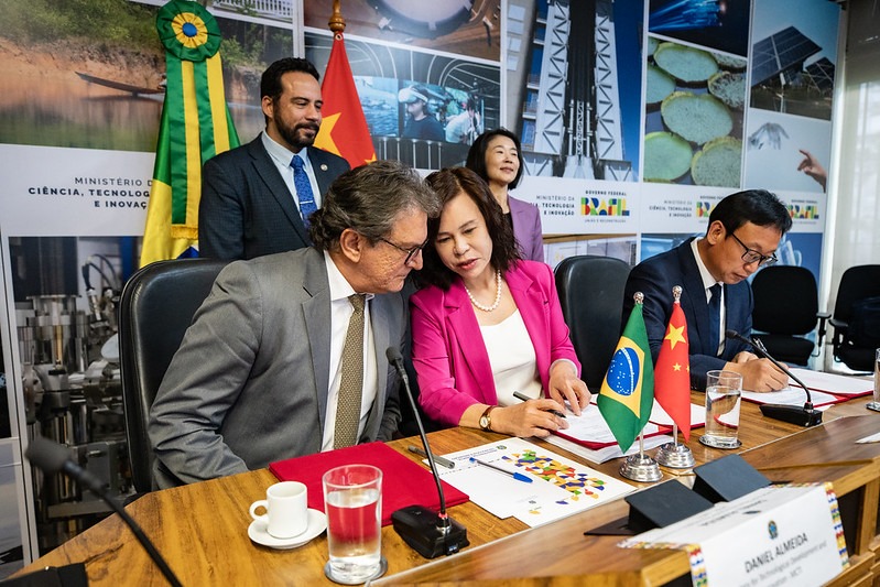 INSA reforça cooperação Brasil-China em reunião no MCTI com presença de Vice-Ministra chinesa