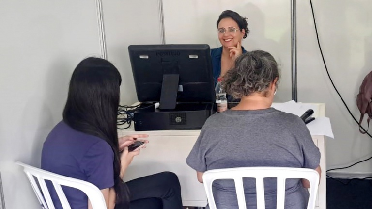 Atendimento no estande do INSS.jpg.jpeg