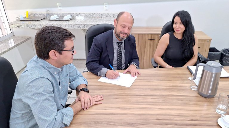 Rafael Gouveia _Emater_ Gilberto Waller Júnior INSS e Katianne Alves Barbosa Superintendente Regional Substituta Norte_Centeo Oeste.jpg