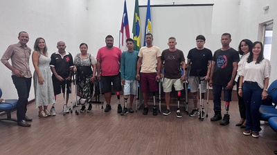 Reabilitados com equipe do INSS e gerente.jpeg