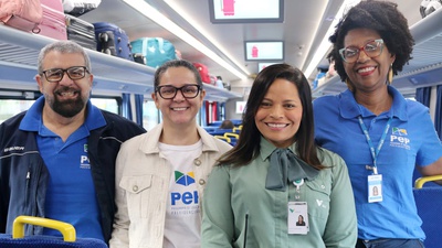 PEP nos Trilhos - servidores do INSS Jacqueline, Mirlê e Gilvan, com a chefe do Trem da Vale, Sara Oliveira - embarque BHa.jpg.jpeg