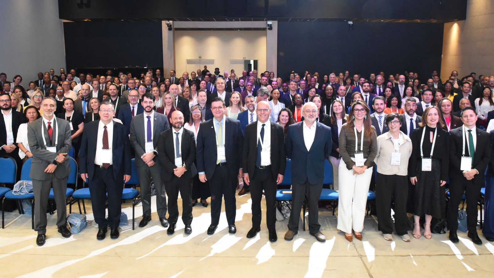 Evento em São Paulo reúne autoridades e especialistas para discutir desafios como envelhecimento, informalidade e transformação do trabalho, além de reconhecer boas práticas do Instituto