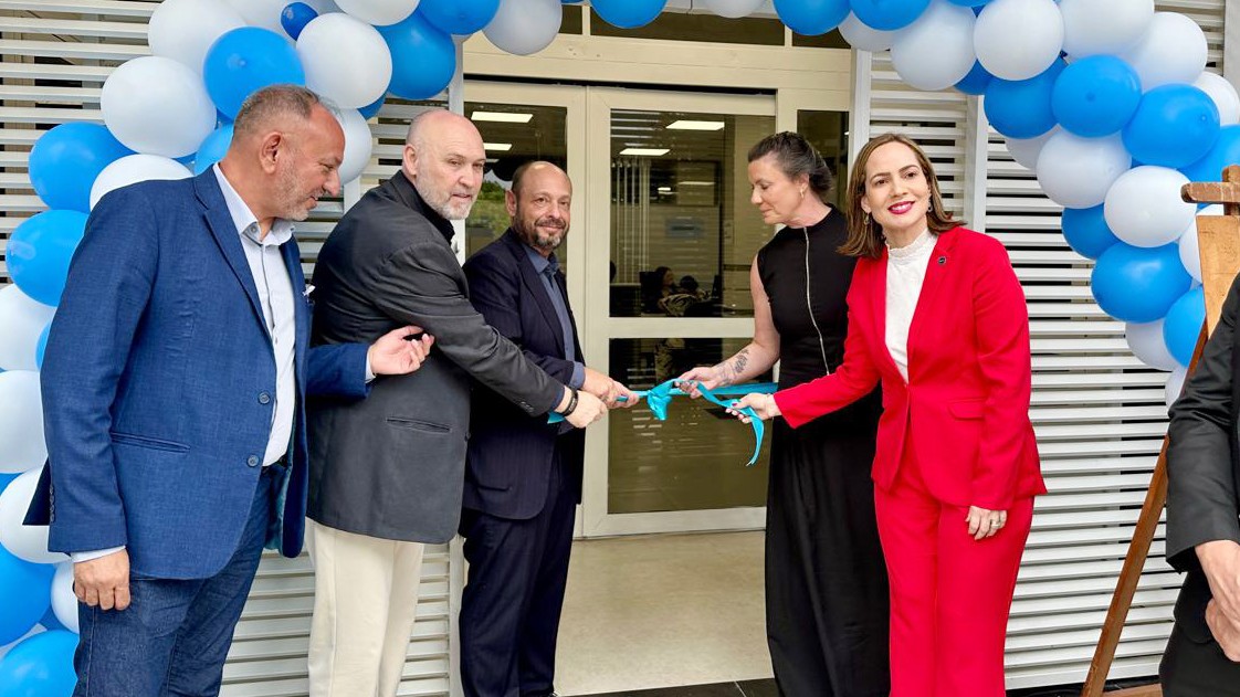 Prédio atingido pelas enchentes de 2024 passou por reformas e volta a atender o público local com mais conforto e acessibilidade; presidente do INSS participou da solenidade