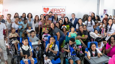 Presidente do INSS, Gilberto Waller, e comitiva durante encontro, em Salvador / BA, com com famílias acometidas pelo surto de Zika Vírus. O encontro foi uma parceria com a ONG aBRAÇO