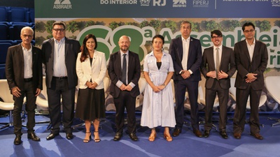 2025_11_25_68_Assembleia_Geral_Ordinária_Asbraer_com_presidente_crédito_Pedro_Mello-11.jpg