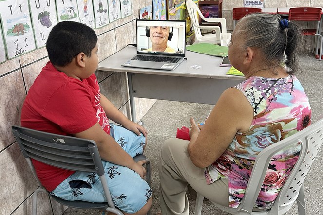 Família realiza perícia médica conectada para concessão do BPC.