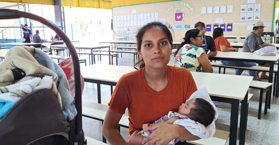 Lucrécia foi mãe há 20 dias e garantiu atendimento perto de casa durante a ação.