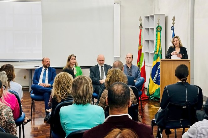 Autoridades e servidores participam de solenidade de abertura da unidade de autoatendimento orientado. Foto: Marcos Varjão.