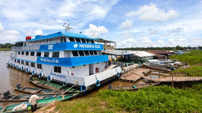 Embarcação da Previdência Social atracada no Porto de Atalaia do Norte. Foto: Roneymar Alves