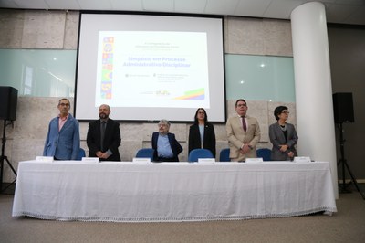 Mesa de abertura do Simpósio em Processo Administrativo, em Brasília/DF. Foto: Rafael Carvalho.