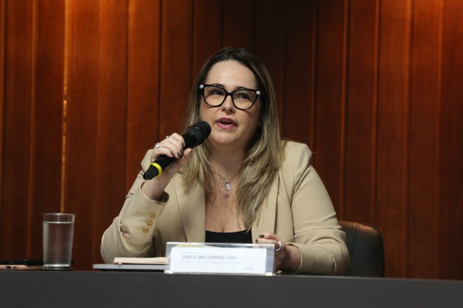 Diretora de Governança, Planejamento e Inovação, Carolina Carballido, durante evento Viva Integridade.