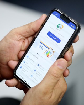 Idoso Mãos Aplicativo MEUINSS