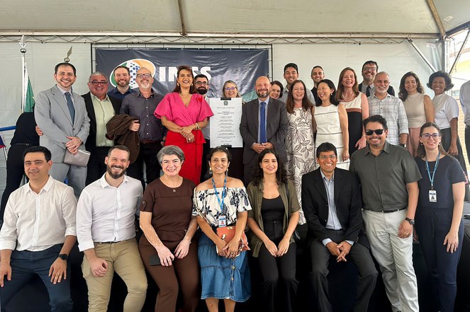 Equipe da agência do INSS em Serrana (SP, com o presidente do Instituto, a superintendente regional e o gerente-executivo de Ribeirão Preto. Foto: Carlinhos/ACS-SP.