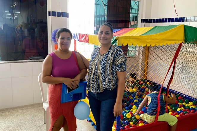 As famílias seguradas Daniela Pereira Ferreira (à direita) e Erika de Jesus Santos (à esquerda) participaram da ação.