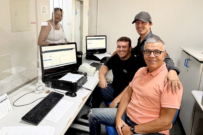Equipe de agência do INSS atende em mutirão no Rio de Janeiro.