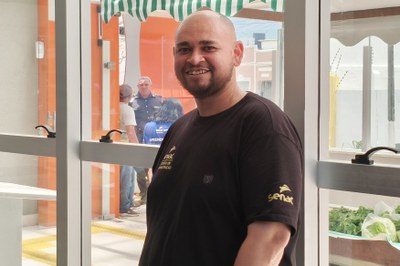 O segurado Yago Diego está cursando Administração por meio da parceria do INSS com o Senac. Foto: Renan Oliveira (Secom/RN)