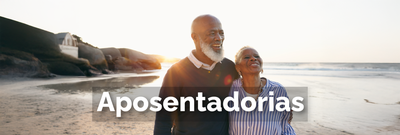 Casal de idosos felizes na praia