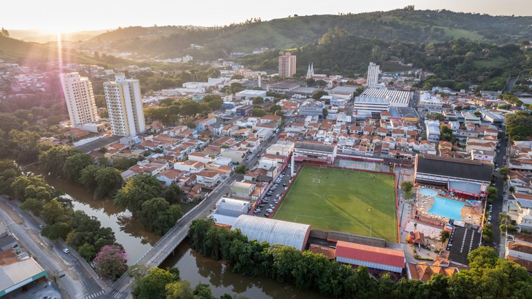 Fotografia aérea da cidade de Pedreira, localizada no interior de São Paulo. Brasil, 2022..jpeg