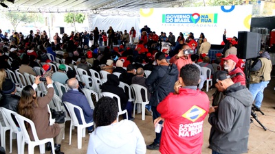 Governo do Brasil na Rua 2 - palco e público.jpg.jpeg