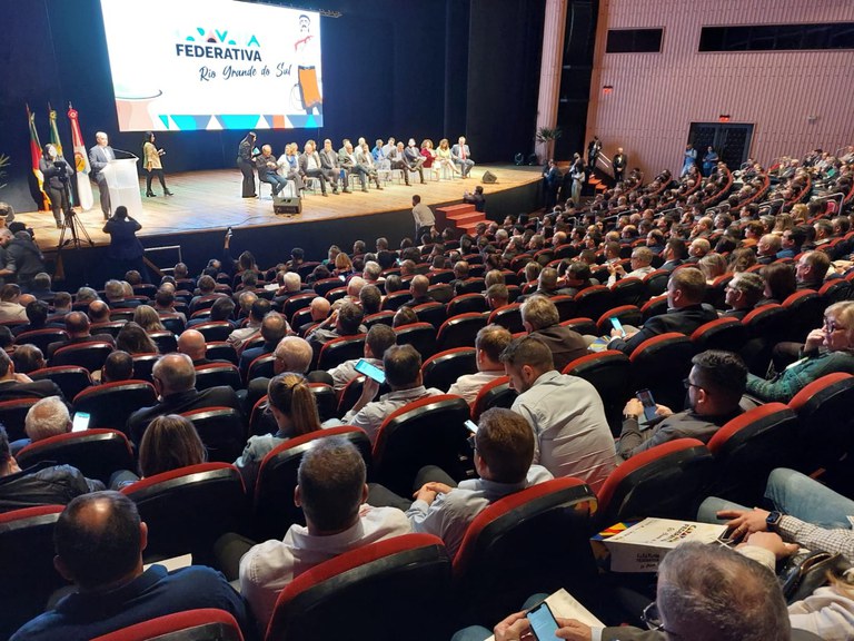 A plateia na Caravana Federativa.jpg