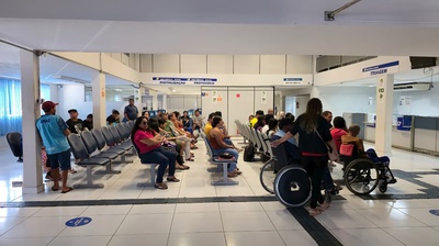 Descrição da imagem: Segurados aguardam atendimento em mutirão no Amapá. Foto: Secom/AP.