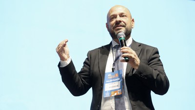 Descrição da imagem: Presidente do INSS realiza palestra no XIX Congresso Brasileiro de Direito Previdenciário do IBDP. Foto: Rafael Carvalho.