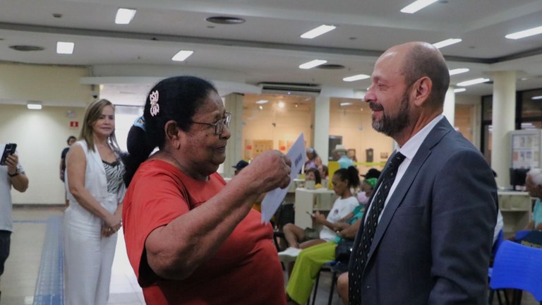 Presidente do INSS visita Agência dos Correios