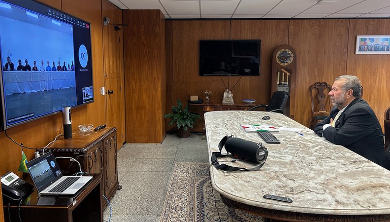 Ministro Lupi participa de reunião híbrida com gestores do INSS