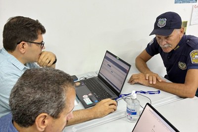 INSS leva serviços previdenciários à população em situação de rua no Recife (PE)