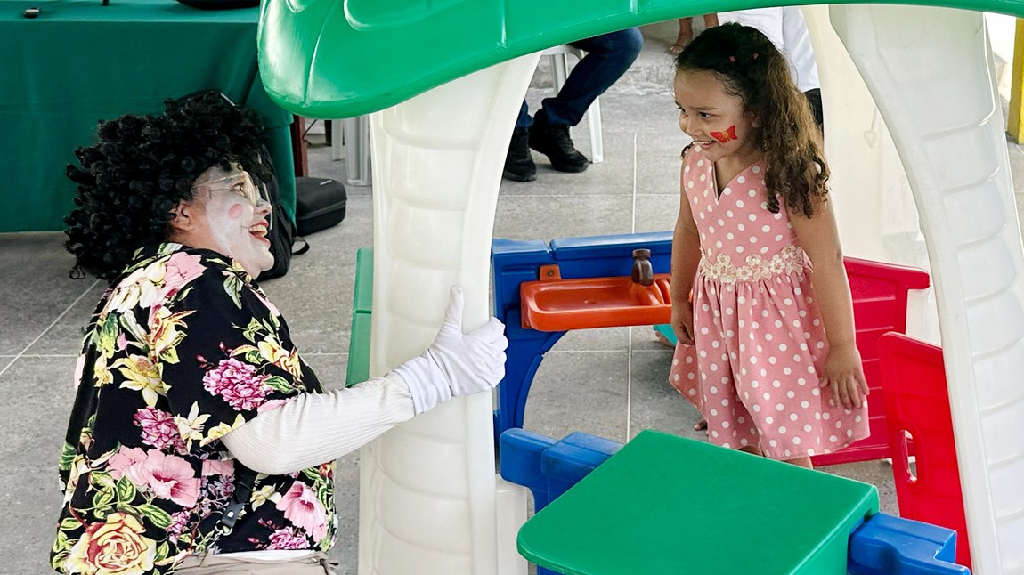 Crianças se divertem com animadores infantis em Maranguape (CE)