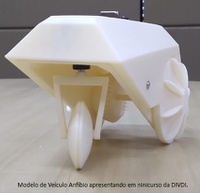 Visita meninas Coluni-UFF Modelo Veiculo Anfibio.jpg