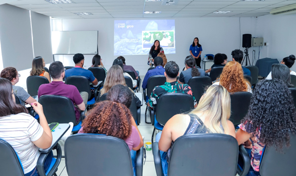palestra da consultora Clarisse Aramian.jpg