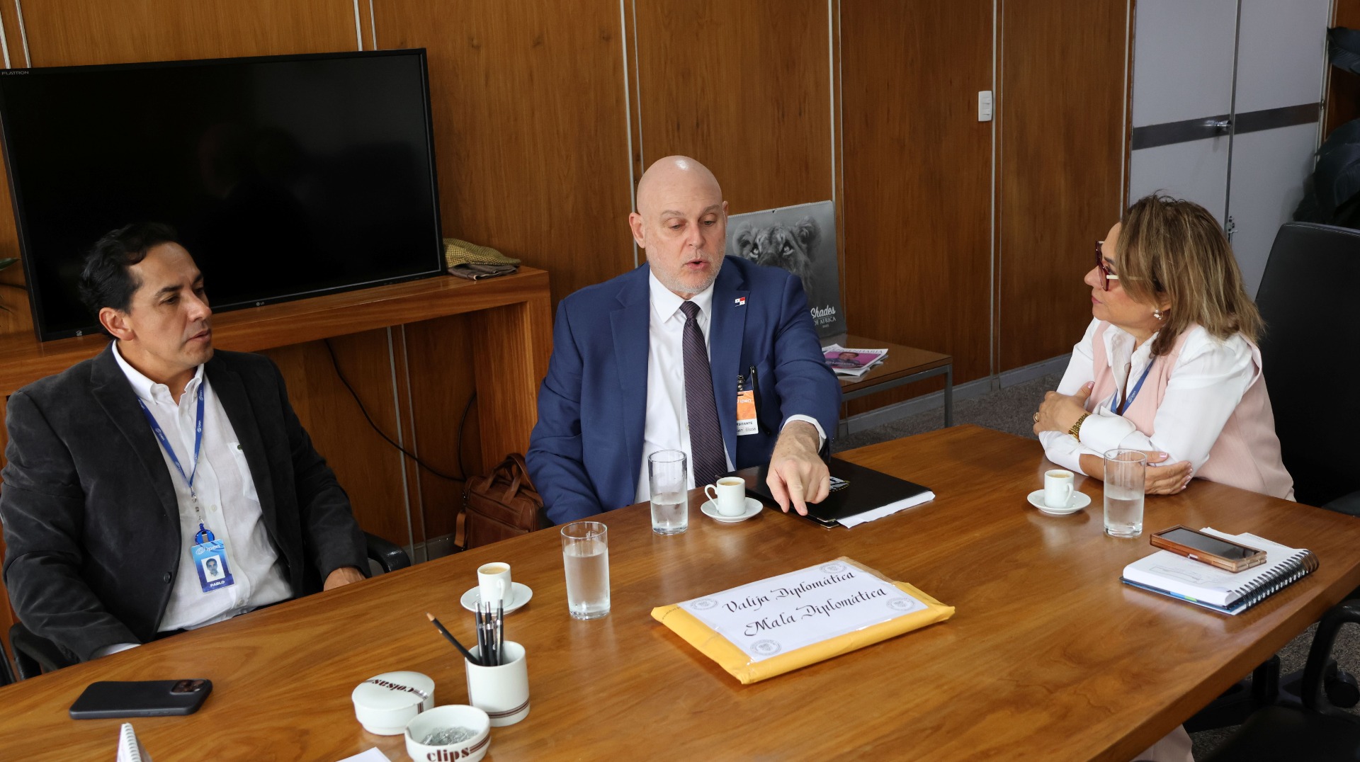 1.Pablo Vasquez, Carlos Guevara Mann e Isolda Costa.JPG