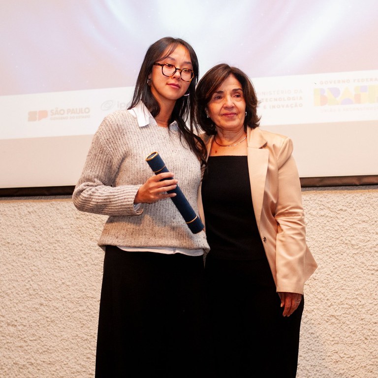 _GAB8018_Pesquisadora Emérita_Aline Hamada-sobrinha de Margarida Mizue Hamada, Carmen Cecília Bueno-gerente Centro de Tecnologia das Radiações.jpg