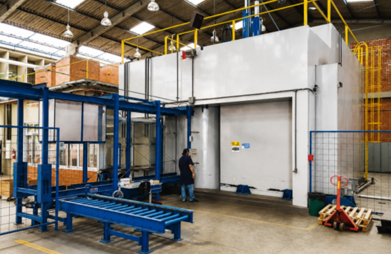 Irradiador Multipropósito de Cobalto-60, que usa radiação gama para esterilizar produtos médicos, tratar alimentos e preservar patrimônio cultural. A unidade apresentada na imagem é a do Instituto de Pesquisas Energéticas e Nucleares (IPEN), em São Paulo -