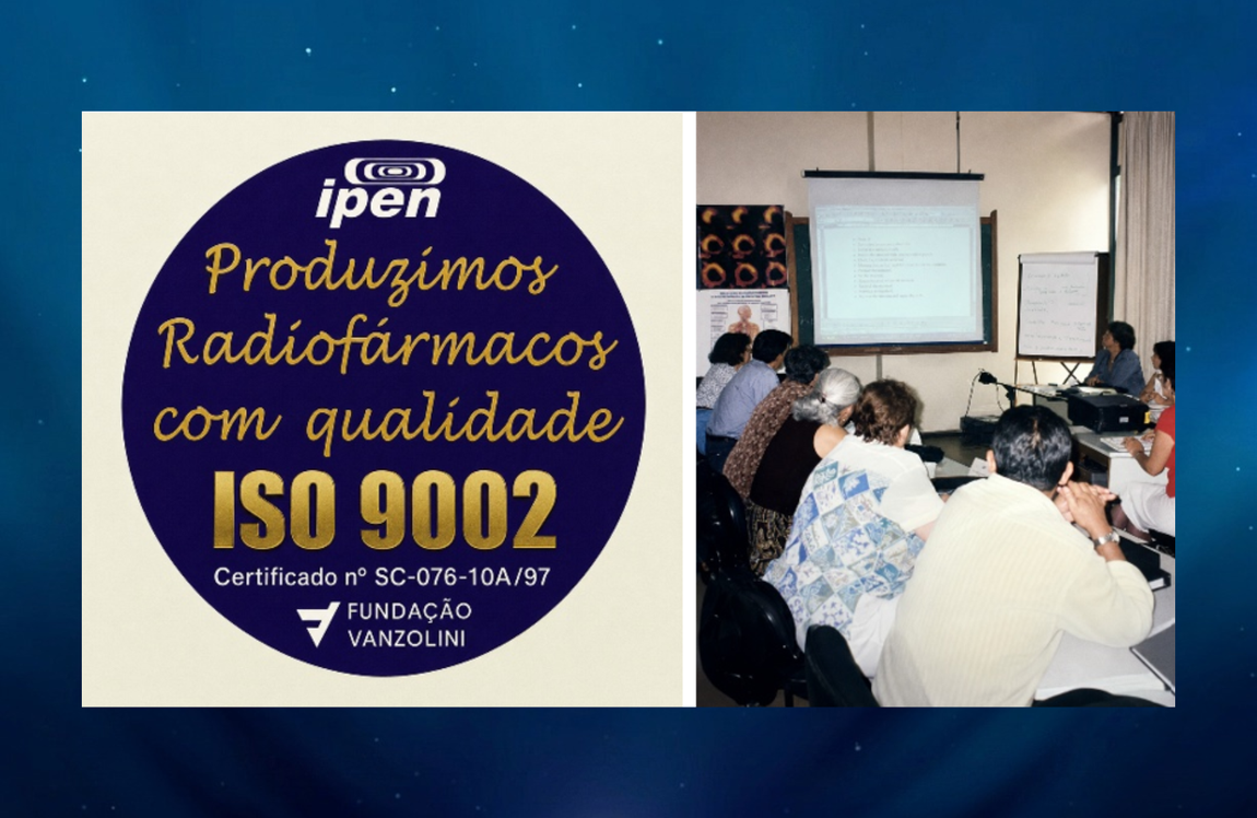 Imagem 1: Selo de Qualidade IPEN/Radiofármacos.  Fonte: Informe Anual IPEN, 1999. Disponível em: https://memoria.cnen.gov.br/manut/ImprimeRELUNI.asp?Ano=1999 Imagem 2: Atividade de capacitação no âmbito da ARCAL com a presença do Centro de Radiofarmácia do IPEN, em março de 1999. Fonte; Arquivo IPEN.