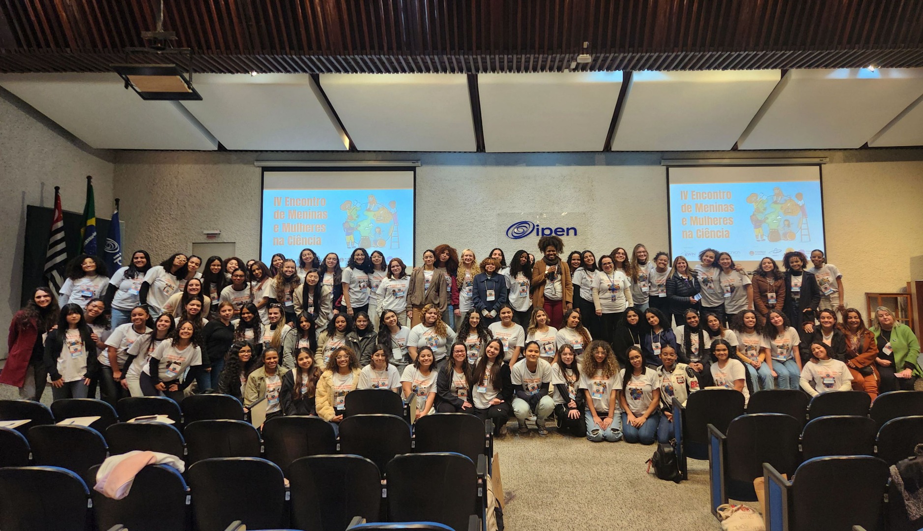 Participantes do evento reunidas