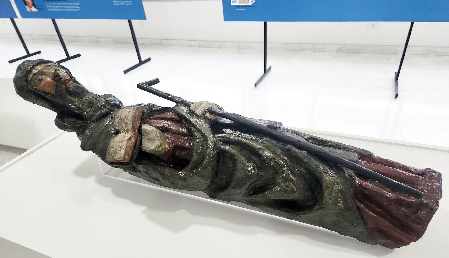 Escultura de São Jerônimo em exposição no IPEN