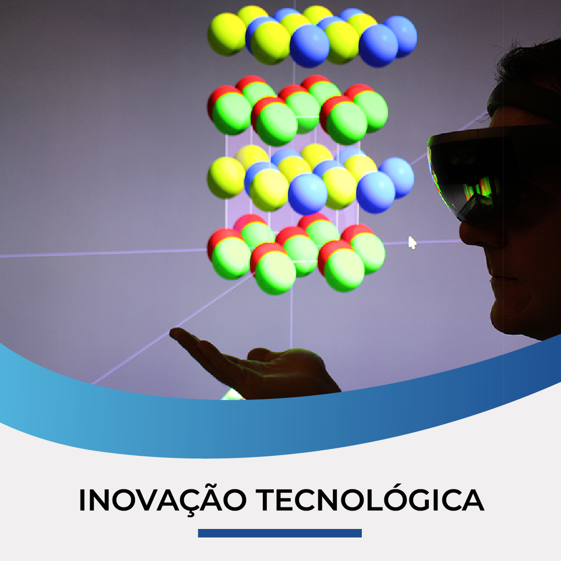 Homem visualiza átomos. Texto: Inovação Tecnológica