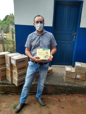 Entrega dos livros em aldeias indígenas Karajá