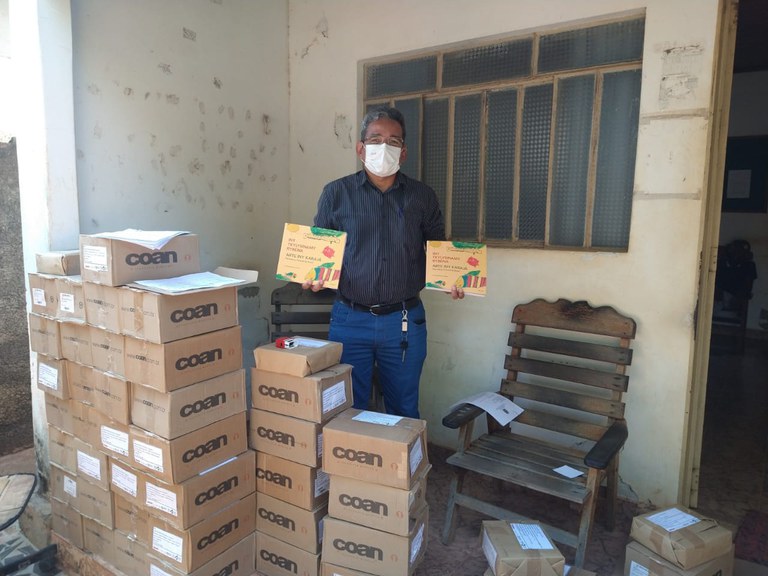 Entrega dos livros em aldeias indígenas Karajá