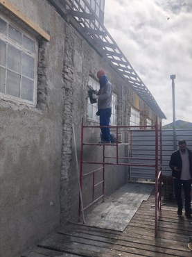Restauração da fachada sul da sala dos botes, com nova argamassa de proteção. Foto: Maria Regina/Iphan-SC