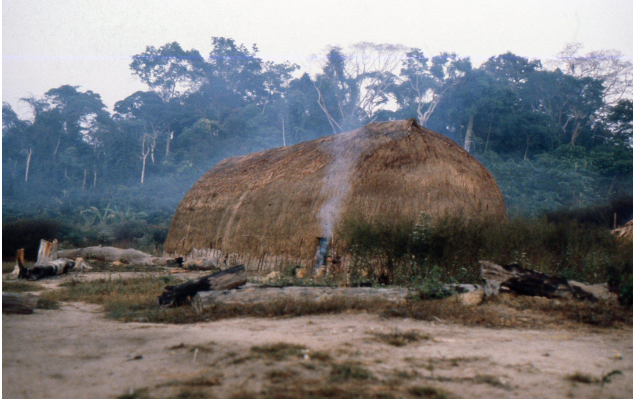 Foto: Maloca Paiter, 1980. Luis Fernandez
