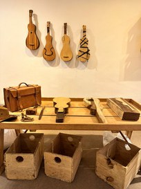 Representação da oficina de produção das violas-de-cocho no Mato Grosso e Mato Grosso do Sul