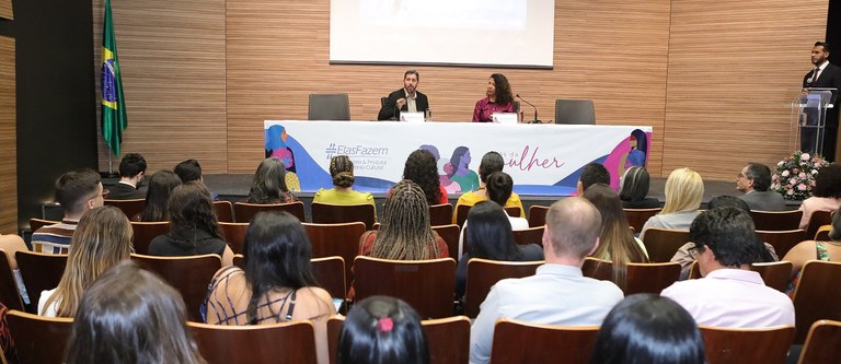 Além de palestra e mesa-redonda, a programação também incluiu exposição fotográfica, apresentação musical e de Literatura de Cordel. (Foto: Thiago Sousa)