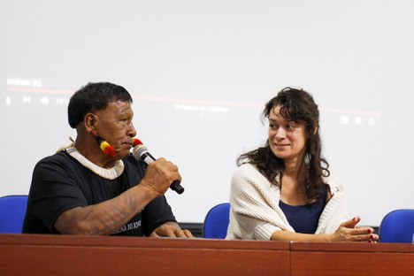 Diretora substituta do DPI, Marina Larcerda, durante reunião com a ATIX. Foto: Mariana Alves/Iphan