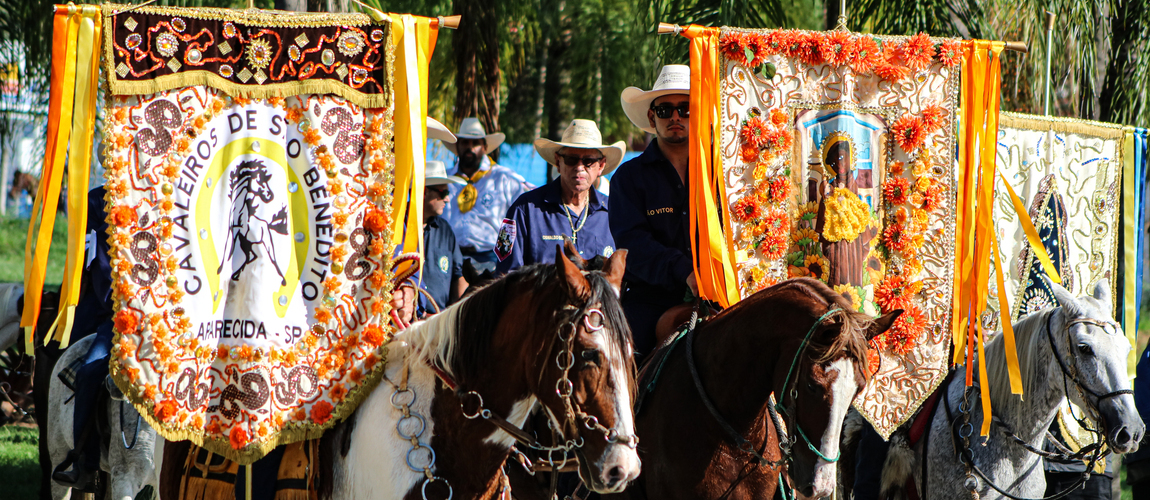 Cortejo da Cavalaria de São Gonçalo e São Benedito, de Guaratinguetá (SP)