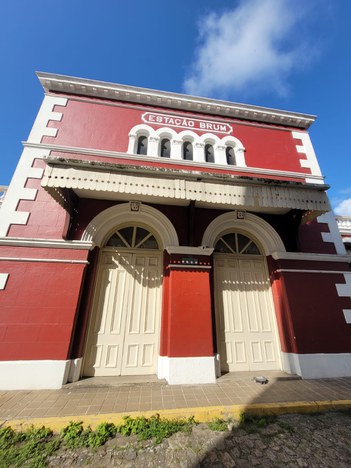 Fachada principal da estação. (Foto: Maria Emília Freire/Iphan)