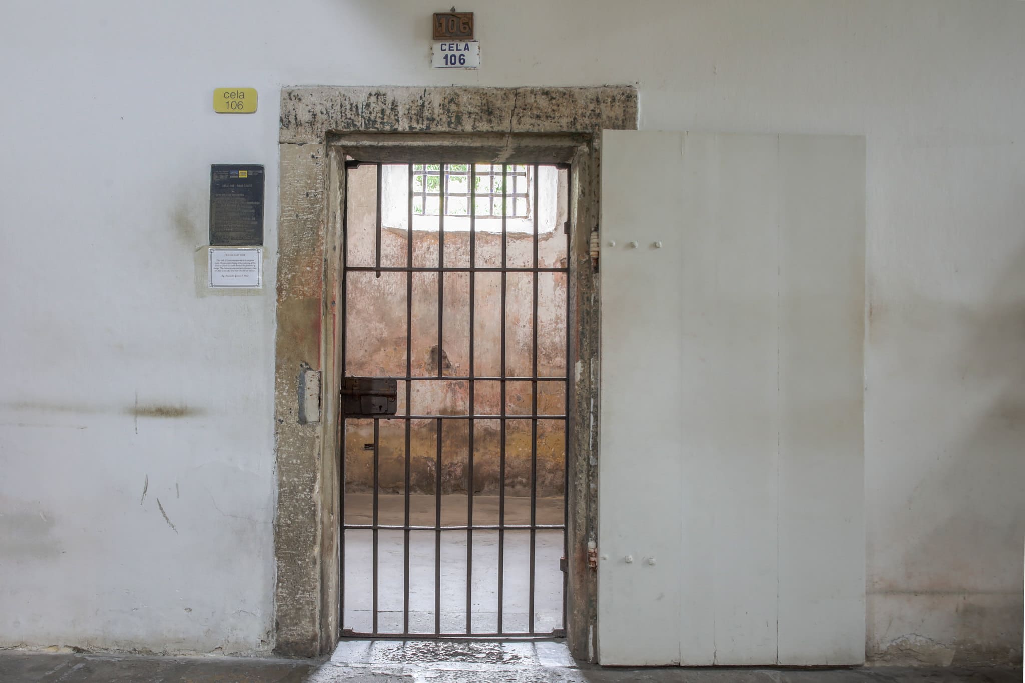 Entrada de uma das celas